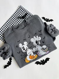 SPOOKY COUPLE CREWNECK (TAT 3/5 WEEKS)